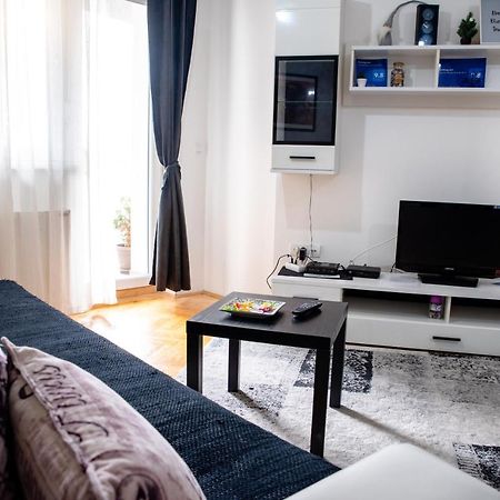 Apartman Black Star Apartment Нови Сад Екстериор снимка