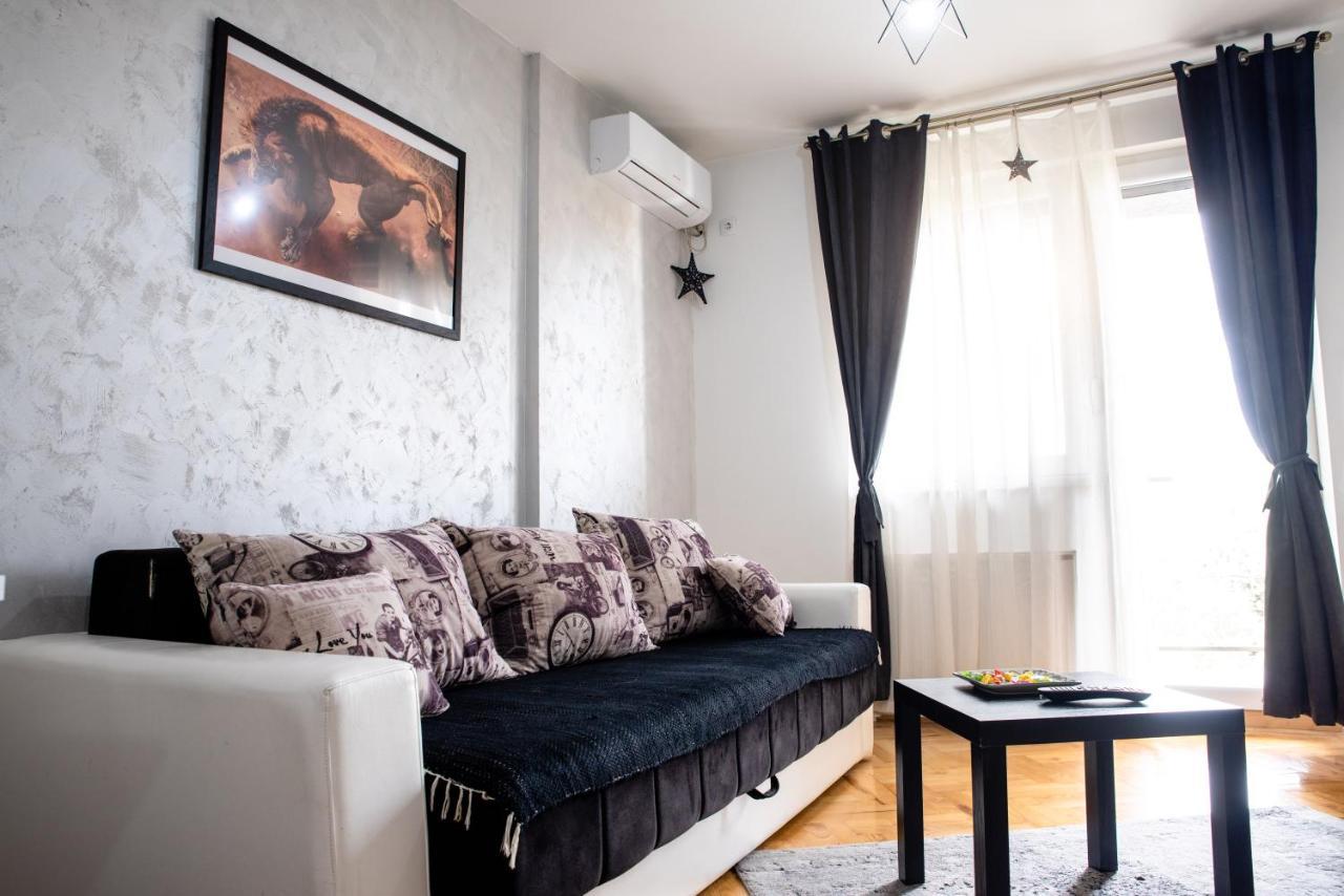Apartman Black Star Apartment Нови Сад Екстериор снимка